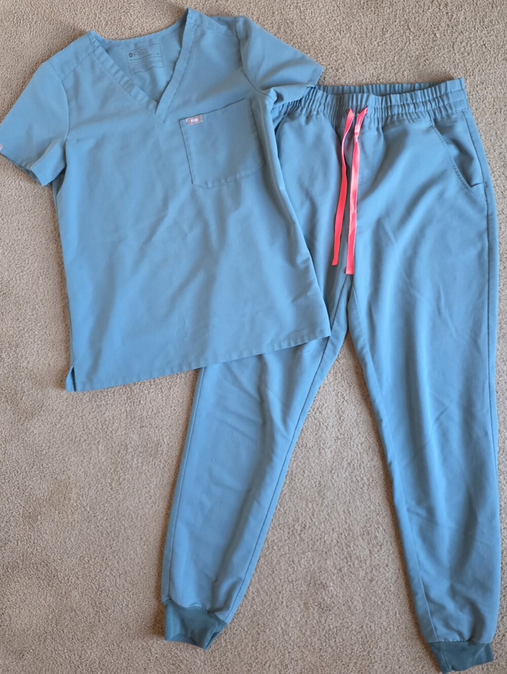 ●Figs Hydrogreen Scrub Jogger Bottoms with Pink Drawstring And Matching Top●